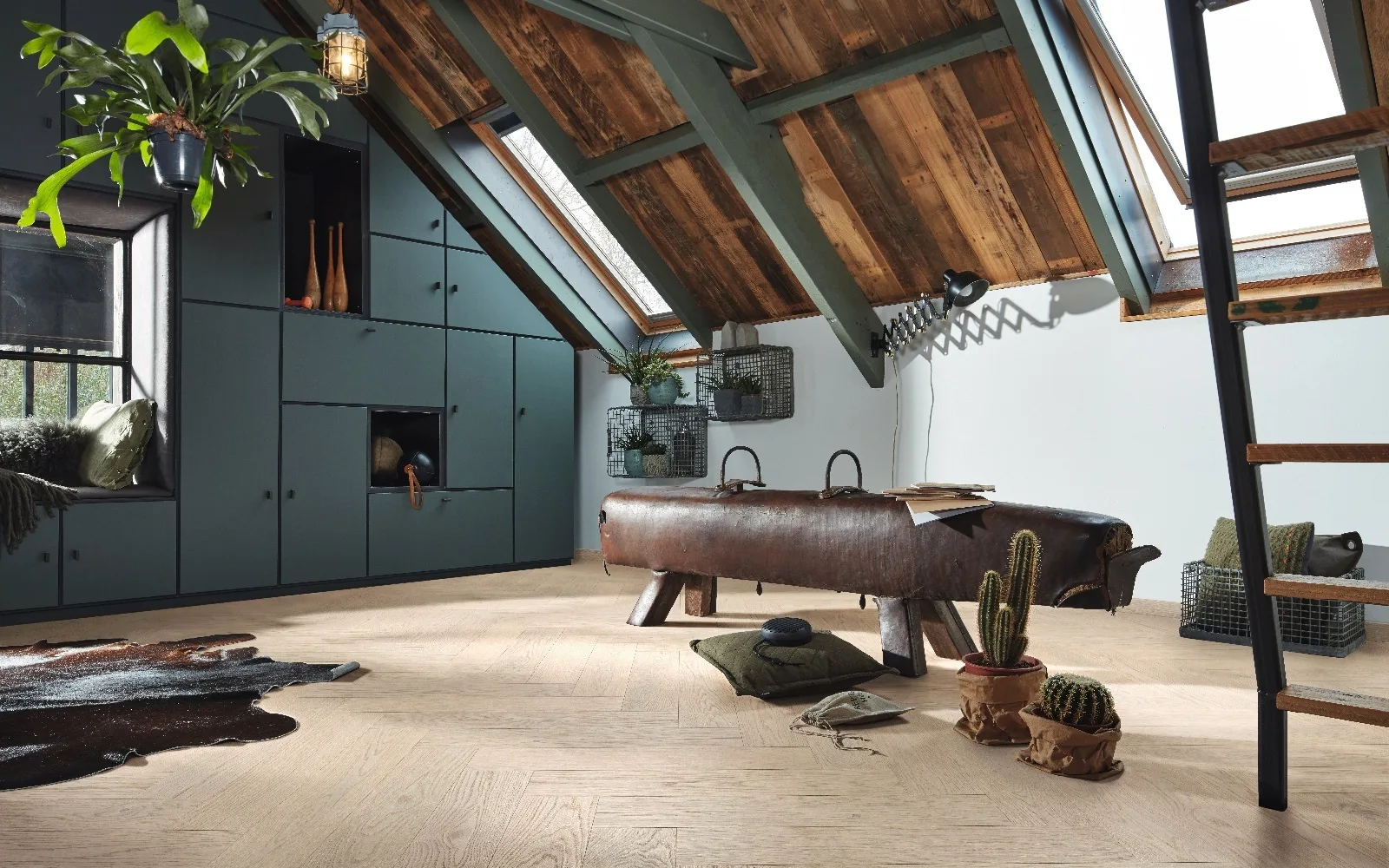 Houten fineerparketvloer in de slaapkamer