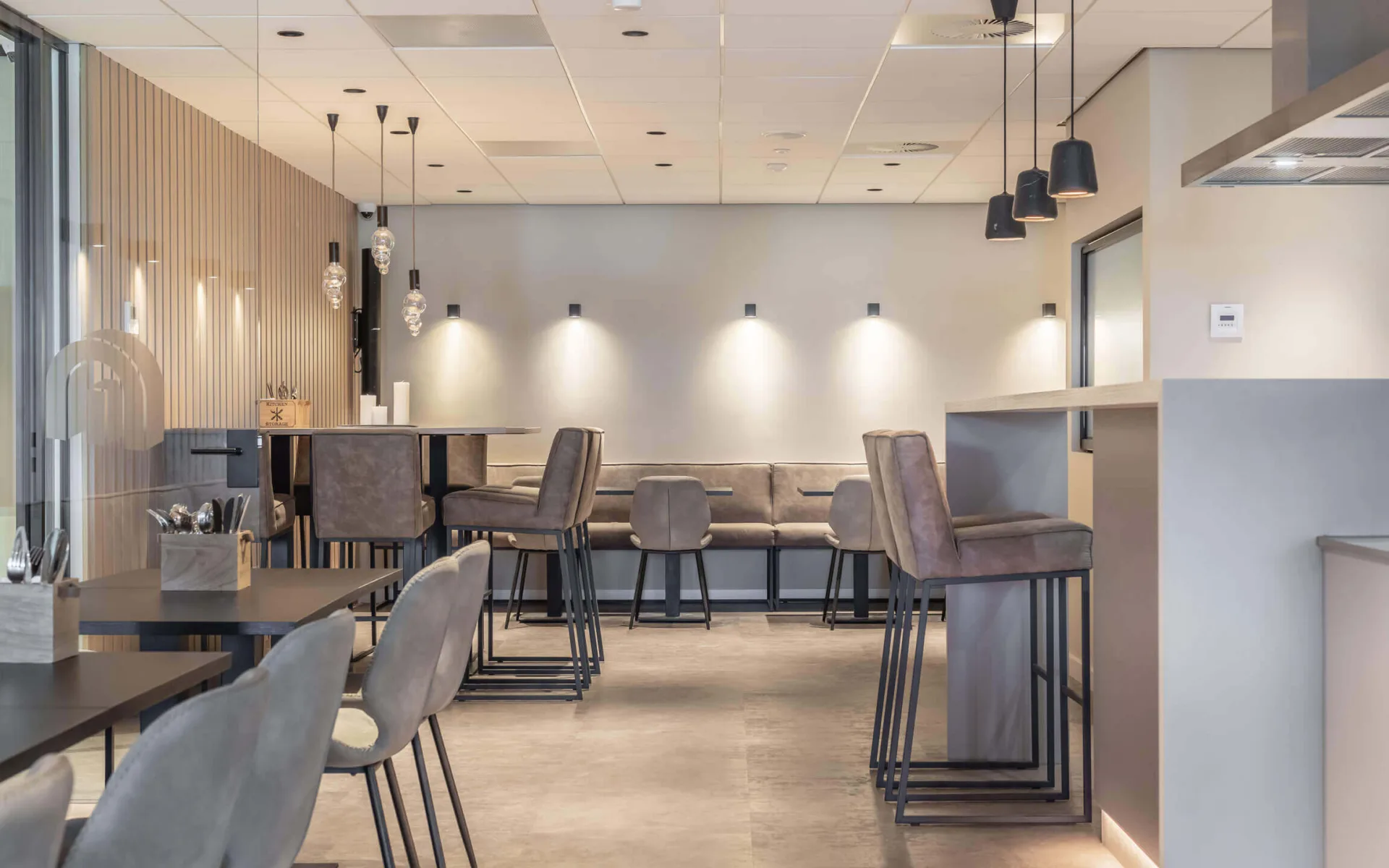 Hoge stoelen van Het Anker voor een restaurant