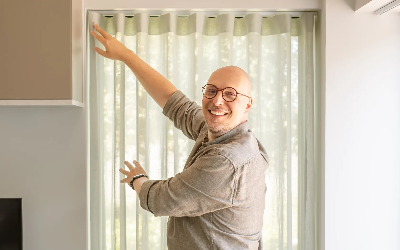 Bart Appeltans in make-over Scandinavian Chic met kast op maat en gordijnen