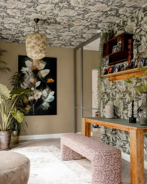 Behang in een kamer in Groot-Ammers