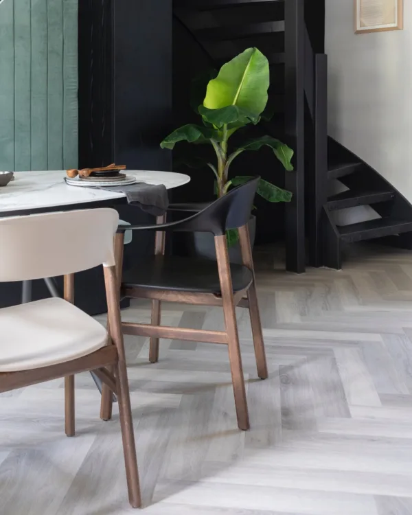 PVC visgraatvloer in eetkamer