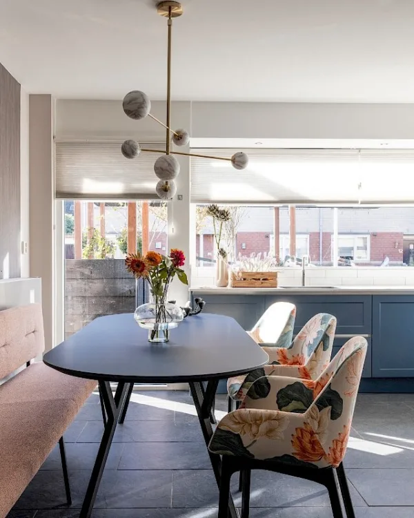 Warm Kleurrijk eetkamer door Aanhuis