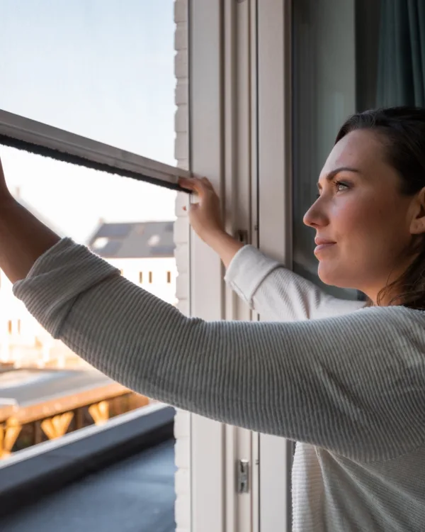 Luxaflex® rolvliegenramen