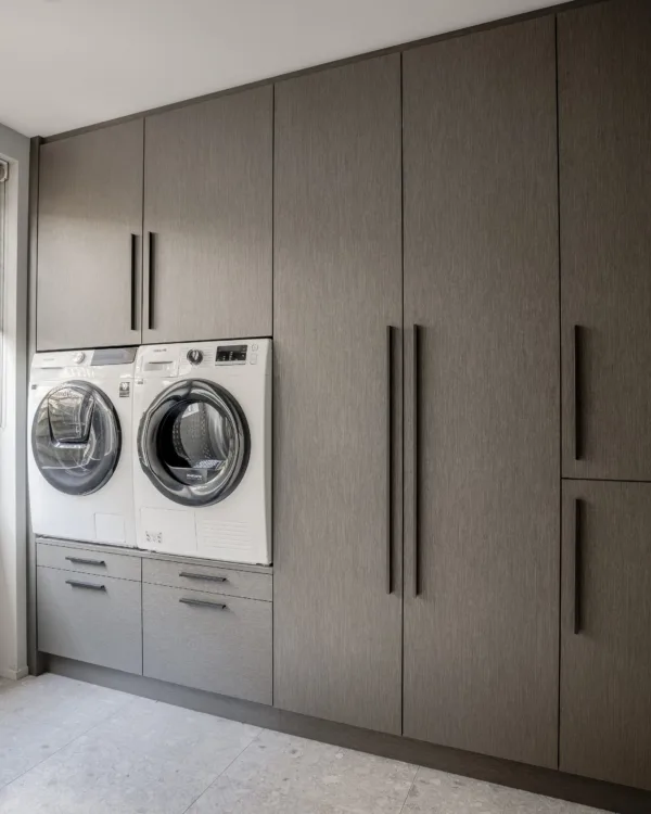 Grote wasmachinekast op maat