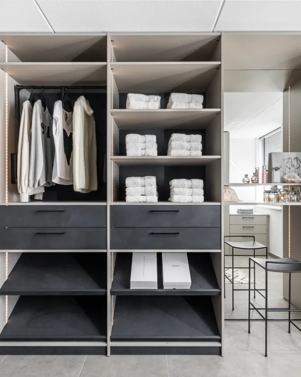 De ideale indeling van jouw inloopkast op maat bepaal je zelf