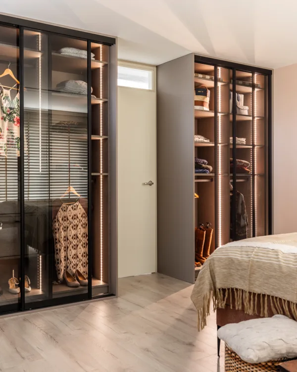 Laat jouw inloopkast op maat maken en kies zelf de beste indeling.