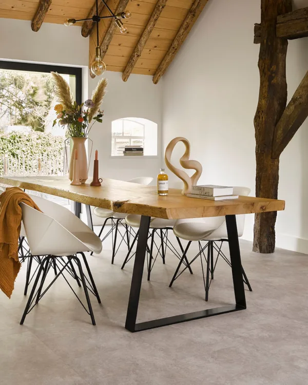 Betonlook vloer in de eetkamer