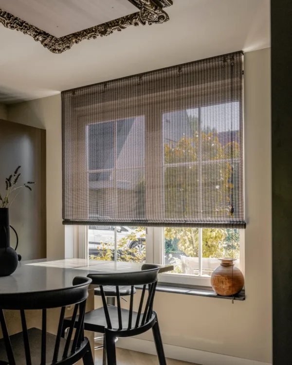 Raamdecoratie in de woonkamer