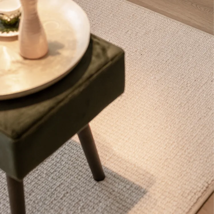 Best Wool vloerkleed in beige tint in de woonkamer