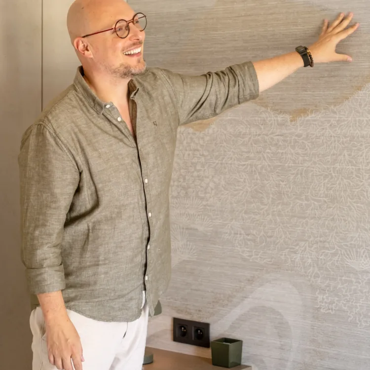 Bart Appeltans in make-over Scandinavian Chic met Masureel behang